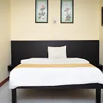 Uni Beach Hotel