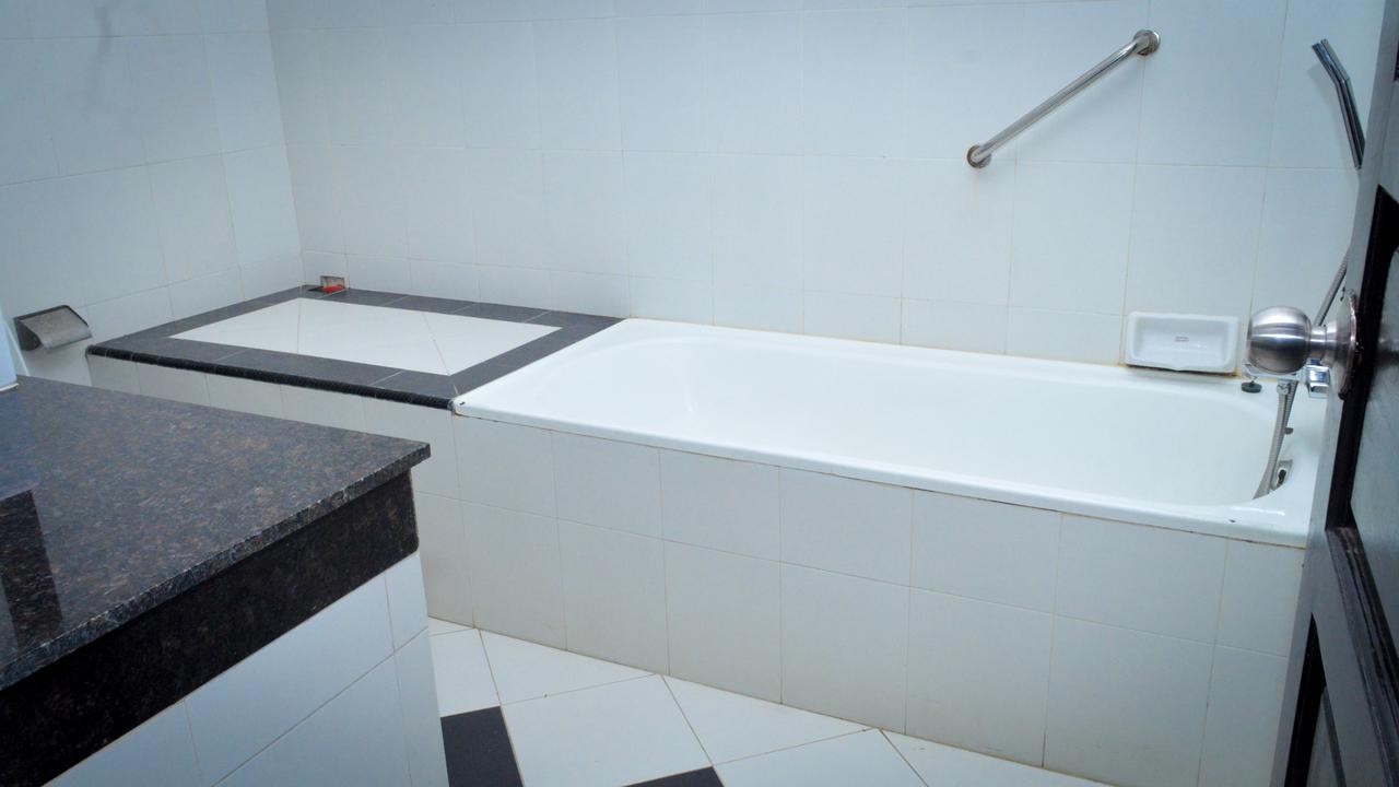 Uni Hotel 2*